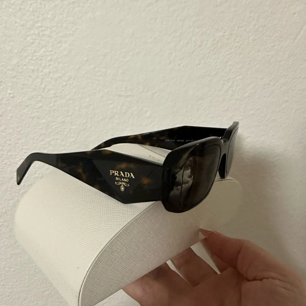 NWOT Prada Spotted Havana Tortoise Butterfly Blue Gradient Sunglasses Prada Butterfly Sunglasses in Blue | Lyst main image 2